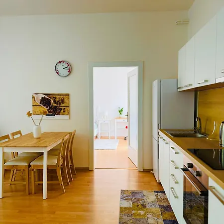 Srdce Mesta 1 - Zazitkovy Na Pesej Zone S Balkonom A Terasou Apartament *