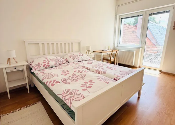 Srdce Mesta 1 - Zazitkovy Na Pesej Zone S Balkonom A Terasou Appartement Stará Turá